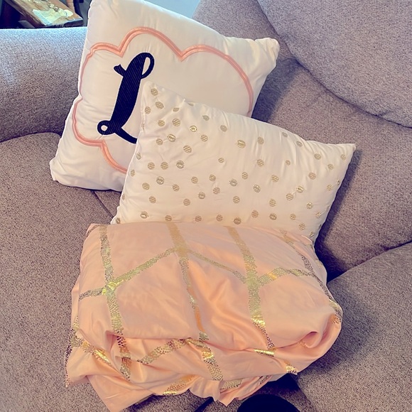 NIB intelligent Design Raina Duvet Set Metallic Print Geometric Style Pillows - Picture 12 of 16